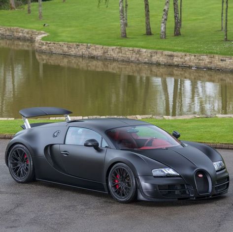 Bugatti Super Sport, Xe Bugatti, Bugatti Veyron Super Sport, Tokyo Drift Cars, Wallpaper Luxury, Aesthetic Cool, Car Organization, Aesthetic Car, Pimped Out Cars