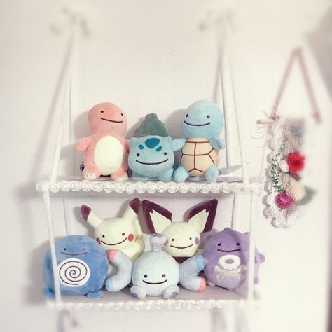 Aesthetic Plushie Display, Displaying Plushies, Plush Display Ideas, Plush Organization Ideas, Plushie Collection Display, Plush Organization, Plush Collection Display, Plushie Display Ideas, Plushie Storage Ideas