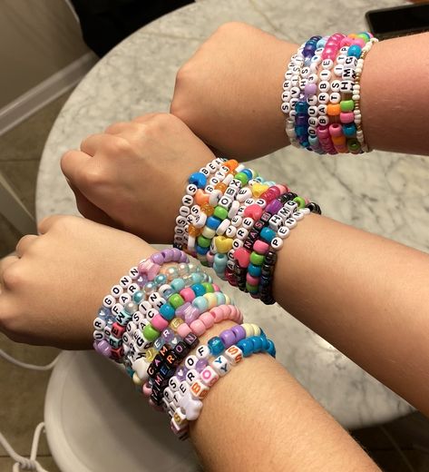 friendship bracelet aesthetic ideas Aesthetic Friendship Bracelets, Friendship Bracelet Aesthetic, Friendship Bracelets Aesthetic, Vision Board Pictures, Apple Products, Little Things, Friendship Bracelets, Bracelet