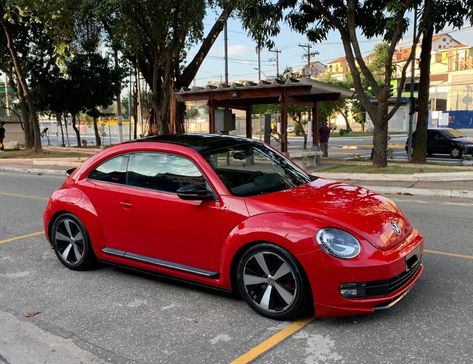 Red Volkswagen Beetle Aesthetic, Volkswagen Beetle Decor, Red Volkswagen Beetle, Red Vw Beetle, Vw Ideas, Vw New Beetle, Bug Car, Old Vintage Cars, Volkswagen Bug