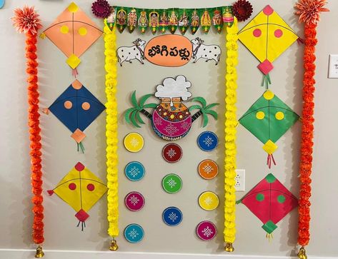 Bogipallu Decoration Ideas, Pongal Backdrop Ideas, Bhogipallu Decoration Ideas, Boghi Festival Decorations, Sankranthi Decoration Ideas At School, Sankranti Board Decoration, Bhogi Decoration Ideas, Bhogipallu Decorations, Bhogi Pallu Decoration At Home For Kids