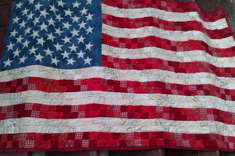 Flag Quilts, American Flag Quilt, American Flag Decor, Flag Quilt, Start Quilting, Patriotic Quilts, Quilt Of Valor, Quilt Stores, Happy Fourth Of July