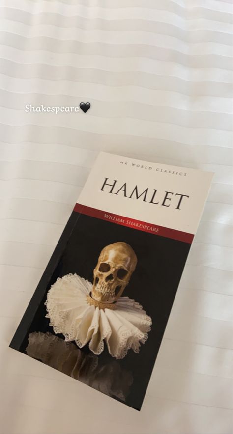 Hamlet Book Aesthetic, Shakespeare Books Aesthetic, William Shakespeare Aesthetic, William Shakespeare Books, Hamlet Book, Shakespeare Aesthetic, Hamlet Shakespeare, Shakespeare Books, Shakespeare Hamlet