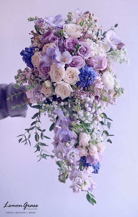 Purple Bridal Bouquet, Diy Bridal Bouquet, Purple Wedding Bouquets, Bridal Bouquet Pink, Pantone Color Of The Year, Lilac Wedding, Purple Wedding Flowers, Cascade Bouquet, Lavender Wedding