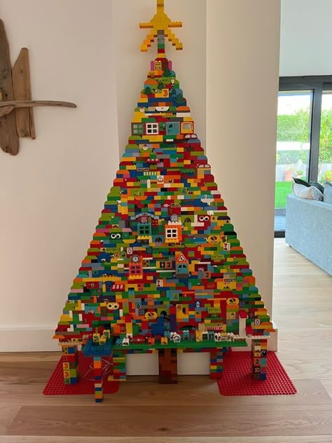 75 Duplo voorbeelden en ideeën om te bouwen voor peuters en kleuters - Mamaliefde Duplo Christmas Tree, Lego Christmas Tree Topper, Lego Tree Topper, Lego Christmas Ideas, Christmas Lego Ideas, Christmas Lego, Ideas Decoracion Navidad, Lego Christmas Tree, Lego Christmas