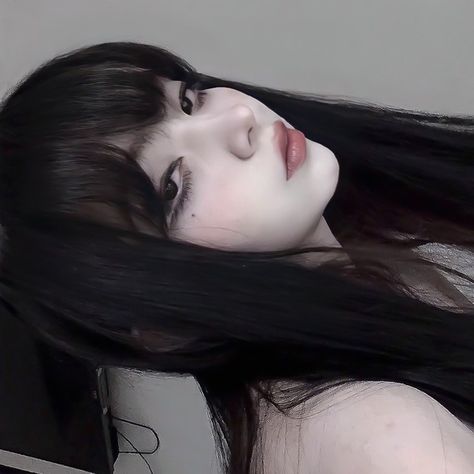 Long Black Hair, Pretty Ppl, Discord Server, Long Black, Pretty People, Black Hair, Photo Ideas, Makeup Looks, A Woman