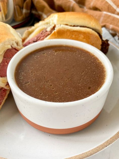 French Dip Sauce Au Jus, Aujus Sauce Recipe Easy, Beef Au Jus Recipe, French Dip Sauce, Roast Beef Dip, Roast Beef Au Jus, French Dip Au Jus, Deli Roast Beef, Easy Homemade Gravy