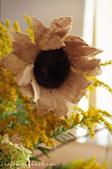 Very easy DIY to make these burlap sunflowers. Craftberry Bush: Burlap Sunflower Tutorial. Burlap Decorations, Sunflower Tutorial, Burlap Sunflower, Burlap Projects, Burlap Decor, Diy Burlap, Everlasting Flowers, Burlap Crafts, Burlap Flowers