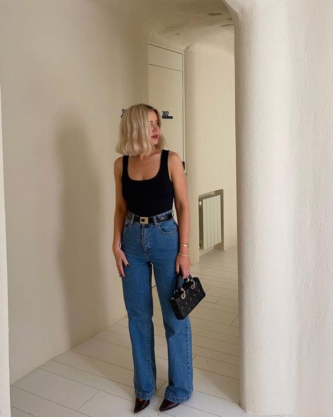 Blue Jeans Outfit Summer, Dark Washed Jeans Outfit, Dark Blue Jeans Outfit, Dark Jeans Outfit, Chic Business Casual, Blue Jean Outfits, Corporate Outfits, Business Casual Outfits For Work, Minimalistic Style