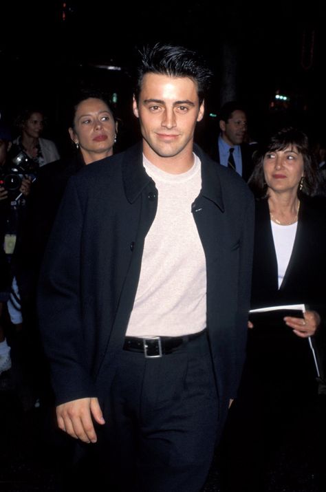 90s Matt Leblanc, Mat Leblanc 90s, Young Matt Leblanc, Mat Leblanc, Matt Leblanc 90s, Grayson Dolan Snapchat, Joey Friends, Friends Best Moments, Friends Scenes