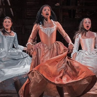 Photo of the schuyler sisters. Hamilton Schuyler Sisters, Hamilton Costume, The Schuyler Sisters, Renée Elise Goldsberry, Cast Of Hamilton, Sister Costumes, Eliza Schuyler, Schuyler Sisters, Hamilton Fanart