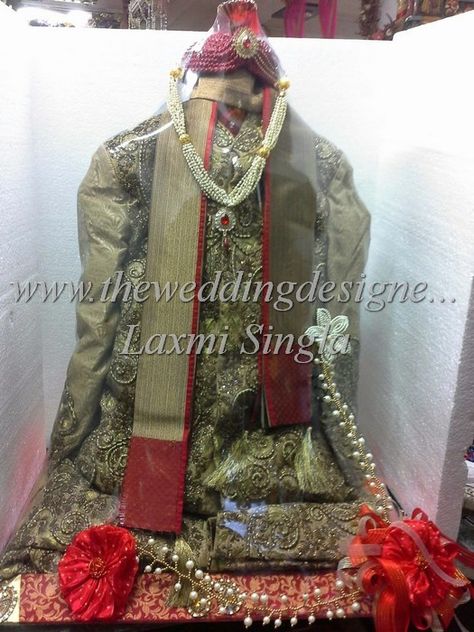 Sherwani Presentation with full view elevation. Packing Idea, Wedding Trousseau, Personalized Wedding Decor, Marriage Decoration, Packing Ideas, Wedding Gifts Packaging, Packing Clothes, Gifting Ideas, Women Clothes