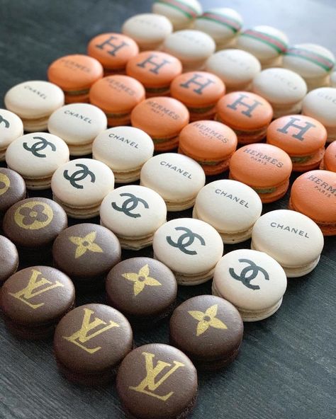 Macarons For Wedding, Branded Macarons, Macaron Store, Snack Photography, Themed Macarons, Party Macarons, Gold Macarons, Vision Board Party, Retail Store Interior Design