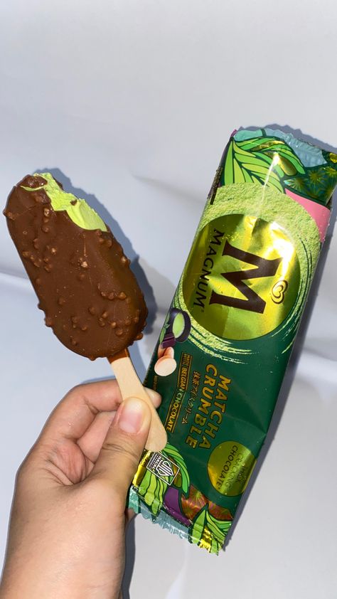 Ice cream Magnum matcha Es Krim Magnum, Ice Cream Indomaret, Magnum Aesthetic, Ice Cream Magnum, Ice Cream Matcha, Puding Mangga, Magnum Ice Cream, Matcha Ice Cream, Mint Ice Cream