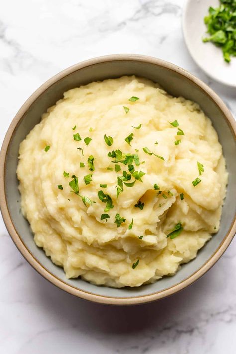 Best Vegan Mashed Potatoes, Mashed Potatoes Recipe Easy, Creamy Garlic Mashed Potatoes, Lavender Macarons, Vegan Mashed Potatoes, Easy Mashed Potatoes, Best Mashed Potatoes, Christmas Meal, Making Mashed Potatoes