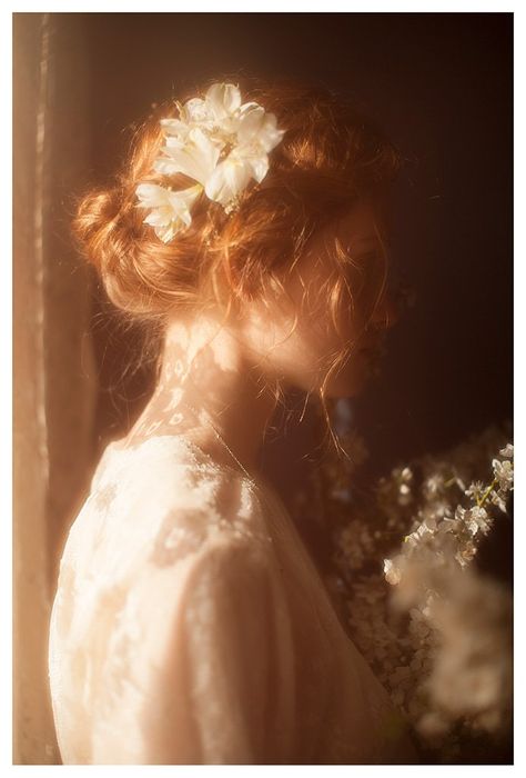 Royalty Core, Royal Core, Istoria Artei, Romantic Academia, Fotografi Digital, Flowers In Her Hair, Ethereal Aesthetic, Royalty Aesthetic, Royal Aesthetic