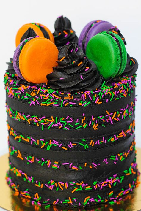 Halloween Baby Shower Cakes For Boys, Baby Boy Shower Cake Ideas, Boy Baby Shower Cakes, Slimer Cake, Halloween Baby Shower Cake, Halloween Bakes, Spooky Cakes, Baby Boy Shower Cake, Boy Shower Cake