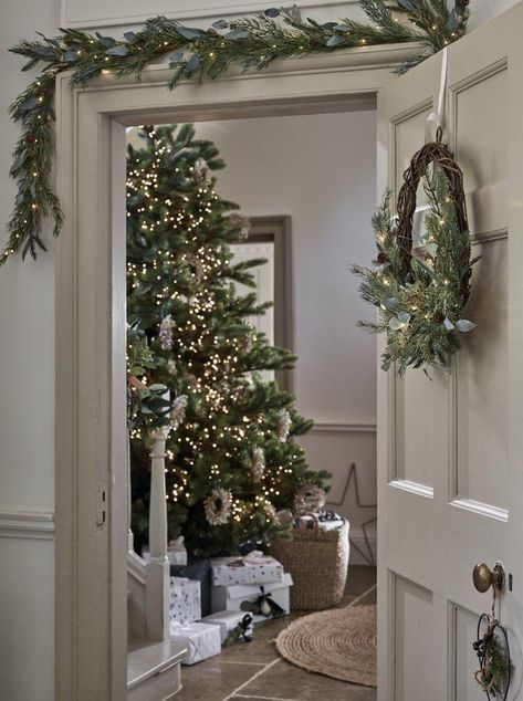 Christmas Wreaths & Garlands, Cosy Christmas, Christmas Interiors, Christmas Inspo, White Company, The White Company, Christmas Mood, Christmas Aesthetic, Decoration Christmas