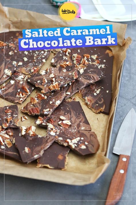 Salted Caramel Bark, Homemade Peppermint Bark, Pecan Chocolate, Chocolate Bark Recipe, Soft Caramel, Salted Caramel Chocolate, Caramel Candy, Bark Recipe, Caramel Pecan