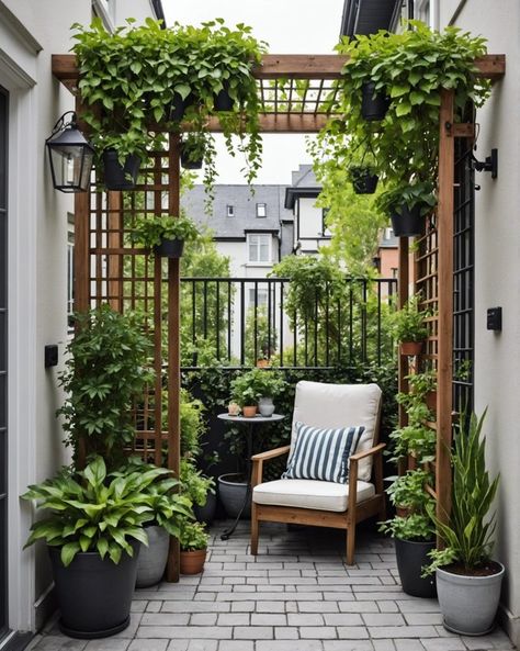 20 Perfect Small Patio Gardens – ToolzView Shared Patio Ideas, Side Return Garden Ideas, Tiny Courtyard Garden, Privacy Trellis, Patio Gardens, Small Patio Design, Small Courtyard, Small Courtyard Gardens, Courtyard Gardens Design