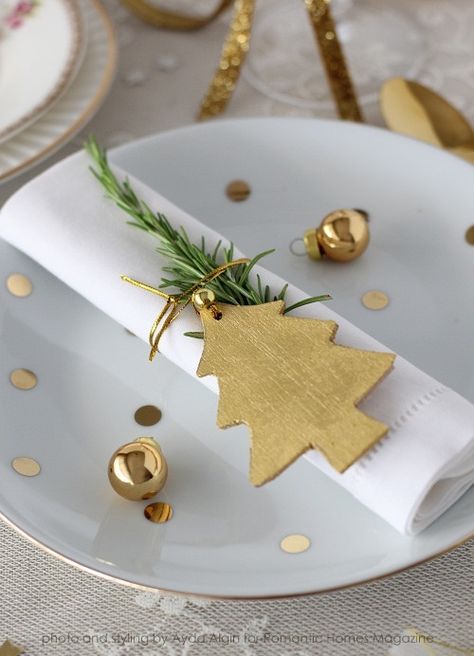 https://flic.kr/p/zKk8rB | Photo and Styling by Ayda Algin for Romantic Homes Magazine | Romantic Homes Magazine December 2015 Issue Gold Christmas Table Setting blogged on cafenohut Rustic Christmas Table Settings, Xmas Theme, Holiday Table Settings, Christmas Inspo, Gold Christmas Tree, Romantic Homes, Christmas Table Settings, Christmas Decor Ideas, Christmas Table Decorations