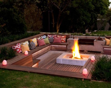 Creative Fire Pit Designs and DIY Options Design Per Patio, Fire Pit Party, Budget Landscaping, Sunken Fire Pits, Sloped Backyard, Cool Fire Pits, Fire Pit Furniture, Wooden Deck, Backyard Seating