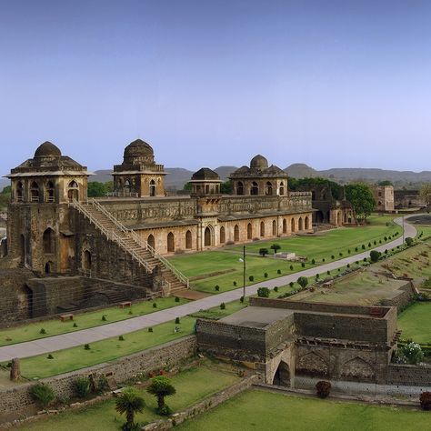 Mandu Madhya Pradesh, River Activities, Narmada River, History Of India, Cycling Touring, Indian Architecture, Historical Monuments, Madhya Pradesh, Scenic Beauty