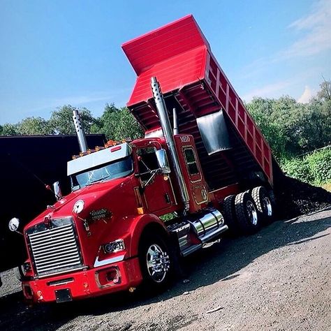 Camiones Mx on Instagram: “Kenworth C. @jesussl7 #autogramtags #bigrig #heavyhaul #18wheeler #leftlanegang #trucking #truckerlife #w900 #kenworth…” Kenworth T800, Truck Life, Hydraulic Ram, Work Trucks, Kenworth W900, Dumper Truck, Tipper Truck, Trucking Life, Kenworth Trucks