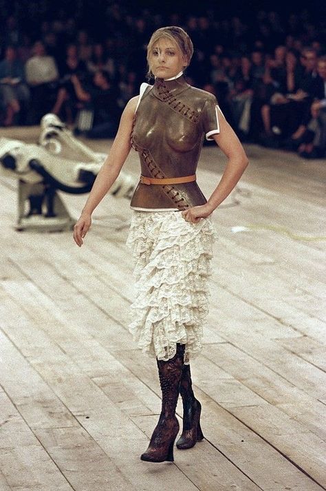 Aimee Mullins, Isabella Blow, Shalom Harlow, Givenchy Couture, Alexander Mcqueens, Mcqueen Fashion, Naomi Campbell, John Galliano, 90s Fashion