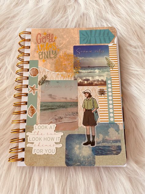 Scrapbook Ideas Beach Theme, Summer Notebook Cover, Summer Journal Cover Ideas, Summer Junk Journal, Summer Scrapbook Cover Ideas, Beach Junk Journal, Beach Journal Ideas, Beach Scrapbook Pages, Summer Journal Cover