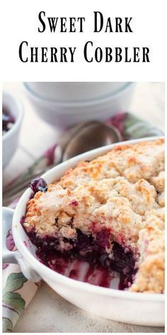 Sweet Cherry Cobbler Recipe, Cherry Desert, Cherry Crisp Recipe Easy, Sweet Cherry Recipes, Easy Cherry Cobbler, Cherry Crisp Recipe, Cherry Pie Filling Recipes, Cherry Cobbler Recipe, Homemade Cherry Pies