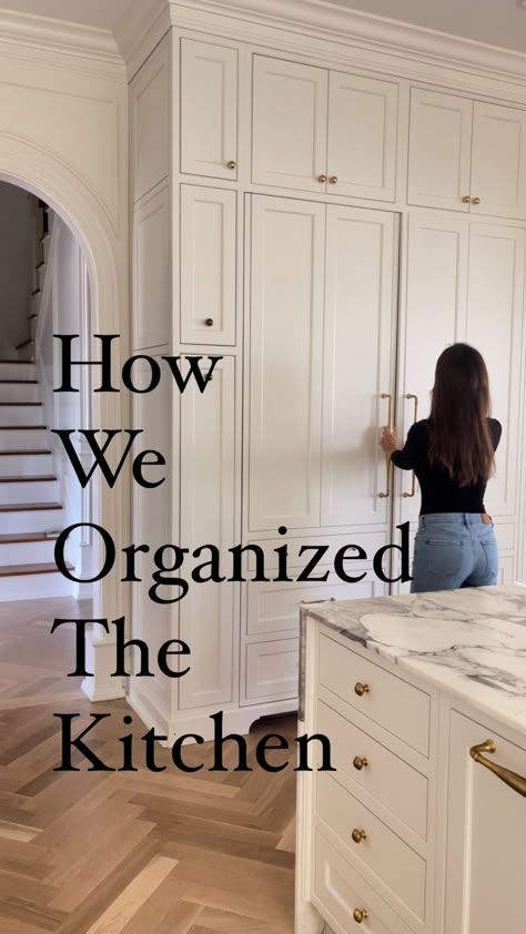 Sharing 23 simple, affordable organization solutions that will get your kitchen, food, even your refrigerator and appliances all organized. Kitchen Cabinet Organization Layout, Organize Kitchen Cabinets, Pull Out Kitchen Cabinet, Pantry Designs, Top Kitchen Trends, Kitchen Cabinet Organization Ideas, Floor To Ceiling Cabinets, Kitchen Cabinet Layout, Kitchen Appliance Storage