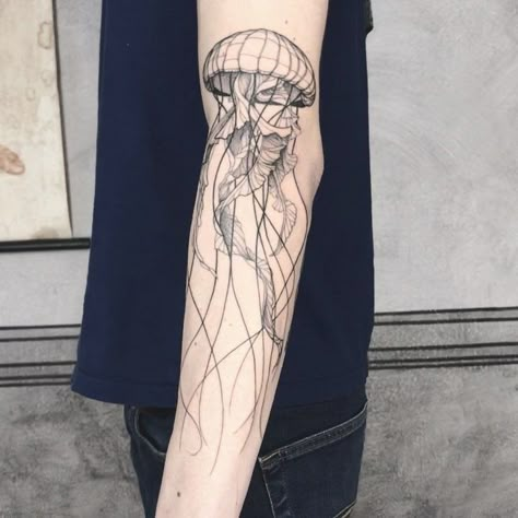 383 mentions J’aime, 1 commentaires - NIKK (@nikk_testun) sur Instagram : "Chrysaora achlyos . . . Done at @purotattoostudio . . . #tattoo #tattoos #jellyfish #blackwork…" Tattoos Jellyfish, Rib Tattoo Placements, Funky Tattoos, Jellyfish Tattoo, Geniale Tattoos, Intricate Tattoo, Famous Tattoos, Cute Tiny Tattoos, Cute Little Tattoos