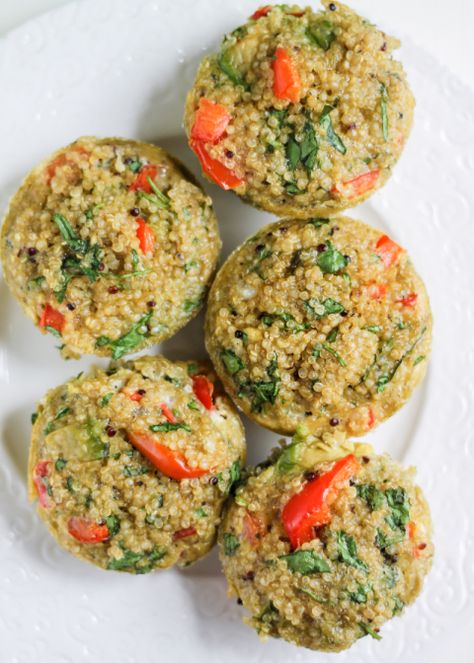 Scrumptious quinoa frittatas baked in a muffin pan and loaded with veggies and creamy bites of avocado. Naturally gluten free and a healthy on the go breakfast! Frittata Recipes Healthy, Healthy Frittata, Quinoa Egg, Veggie Quinoa, Avocado Quinoa, Herbalife Recipes, Quinoa Breakfast, Frittata Recipes, Egg Muffins