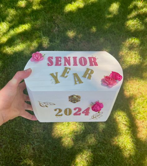 Senior Memory Box Ideas Pink, Senior Memory Box Ideas 2024, Senior Year Box Ideas 2025, High School Memory Box Ideas Diy, Freshman Boxes, Senior Year Memory Box Ideas, Senior Boxes 2025, Senior Box Ideas 2025, Graduation Memories Ideas