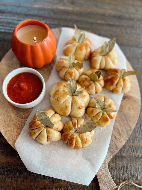 Visit here to check out Fall Appetizer: Pumpkin Pizza Bombs Recipe on Nashville Wifestyles! If you are looking for easy fall appetizer recipes, then this is the blog post for you. Get inspired to try out these Halloween-themed recipes. You will absolutely love these fall-themed recipes for kids this blog post has to offer as well. Be sure to try out these fall game day food recipes. There’s nothing better than making this super tasty, festive, and fun appetizer this fall season. Fall Appetizer Recipes, Fall Party Appetizers, Fall Pizza, Fall And Football, Pizza Bomb, Fall Recipes Appetizers, Pumpkin Pizza, Fall Appetizer, Halloween Themed Food