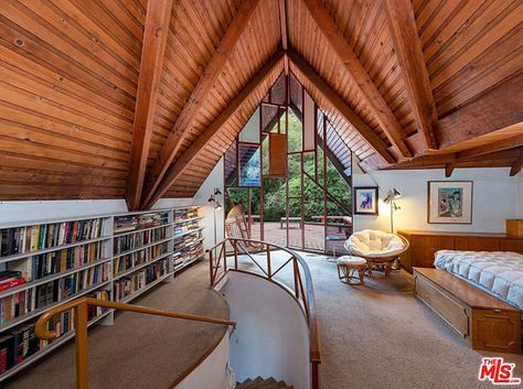 1960s Stebel House by Harry Gesner in Los Angeles, California, USA - WowHaus Modernist House, Cabin In The Woods, Living Room Flooring, Celebrity Houses, Ceiling Beams, Ceiling Windows, Formal Dining Room, Tiny Homes, Open Floor