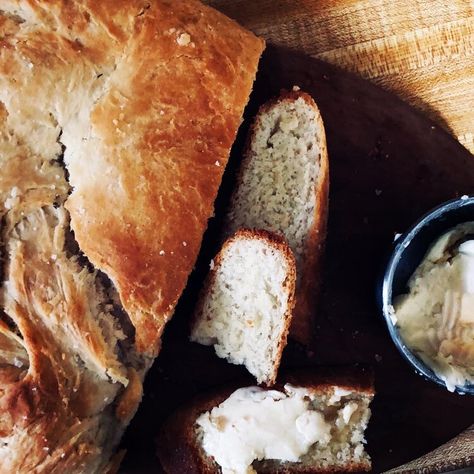 Easy Bake Bread, Bake Bread, Baked Rolls, Waldorf School, Best Bread Recipe, Baking Bread, Easy Bread, Kindergarten Teacher, Honey And Cinnamon