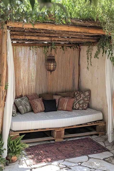 "Bring a rustic, cozy vibe to your home with a DIY Pallet Daybed! 🛏️🛠️ Perfect for creating a versatile and stylish piece of furniture. 🌟✨ #PalletCrafting #DIYHomeDecor #DaybedDesign" Pallet Daybed, Diy Daybed, Daybed Design, Diy Pallet, Furniture Makeover Diy, Home Room Design, Pallet Furniture, Pallet Diy, Daybed