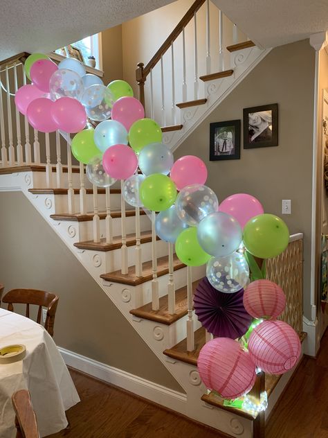 Balloon Banister, Stair Railing Decorations Birthday Party, Balloons On Deck Railing, Balloon Railing, Staircase Party Decor, Dance Decor, Cheap Party Decorations, Minnie Mouse Birthday Party Decorations, Birthday Morning