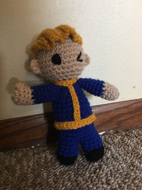 Crochet Fallout Vault Boy amigurumi Fallout Crochet Pattern, Fallout Crochet, Fallout Vault Boy, Summer Sweater, Crochet For Boys, Fallout 4, Summer Sweaters, Plush Pattern, Diy Crochet Projects