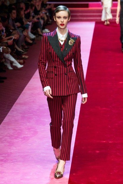 Dolce & Gabbana Primavera Verano 2018 Pret-A-Porter - Pasarelas | Vogue México y Latinoamérica Lil Pump, Woman Suit Fashion, Dolce E Gabbana, Fashion Show Collection, Suit Fashion, Looks Style, Mode Inspiration, Dolce & Gabbana, Business Fashion