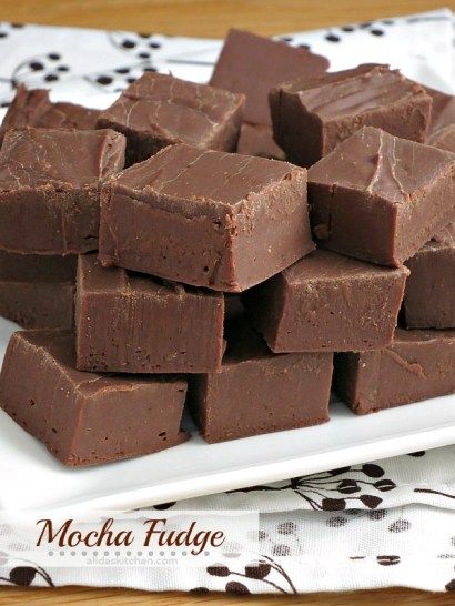 Original Kraft Fantasy Fudge Recipe, Mocha Fudge Recipes, Classic Fudge Recipe, Fantasy Fudge Recipe, Mocha Fudge, Marshmallow Fudge, Best Fudge Recipe, Easy Candy Recipes, Fudge Recipes Chocolate