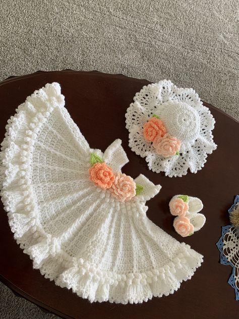 Crochet baby hats girl