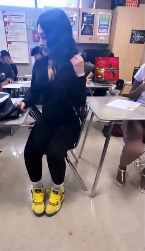 Baddie Outfits With Jordans, Latina Fits For School, Basic Latina Outfits, Baddie School Outfits Highschool, Fall Latina Outfits, Latina Insta Baddie, Thick Latina Outfits, Basic Baddie Outfits, Tuff Outfits