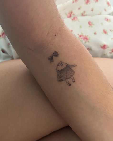 ninny moomin tattoo Groke Moomin Tattoo, Moomin Tattoo Ideas, Moomin Tattoo, Golden Grill, Tattoo Inspo, Tattoo Artist, I Tattoo, Cool Tattoos, Tattoo Artists