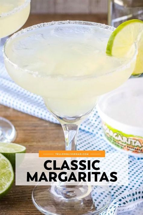 Classic Margaritas are the perfect cocktail for any occasion! Serve them on the rocks or frozen with a salted rim, and lime for the happiest hour around! #YellowBlissRoad #margarita #tequila #cocktail #cincodemayo Vodka Gimlet, Cocktail Margarita, Easy Margarita Recipe, Best Margarita Recipe, Classic Margarita Recipe, Cocktail Vodka, Bread Booze Bacon, Homemade Margaritas, Easy Margarita