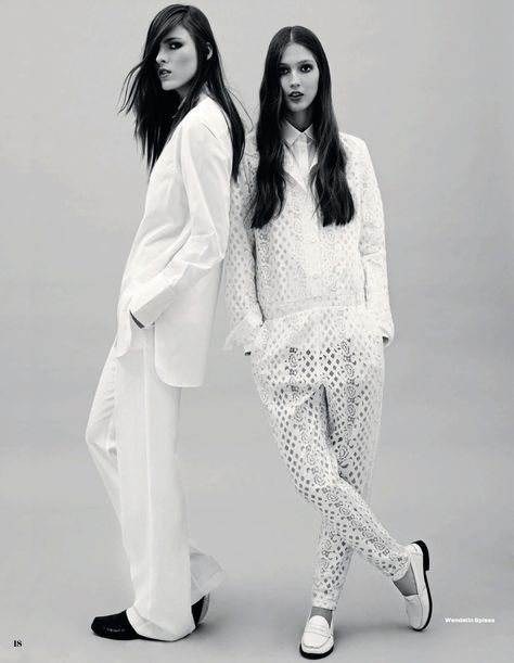 Bloo Number Two on VISUAL#2 Twins Posing, Clothes Photography, Twin Models, Costume Africain, Mode Editorials, Sisters Photoshoot, Fashion Model Poses, 사진 촬영 포즈, Fashion Photography Poses