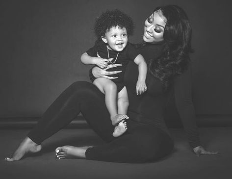 Boy Mom Pictures, Mother Son Pictures, Mommy Son Pictures, Mommy Daughter Photography, Mommy Son Outfits, Mommy Daughter Photoshoot, Mom And Son Outfits, Mother Son Photos, Mommy Photos