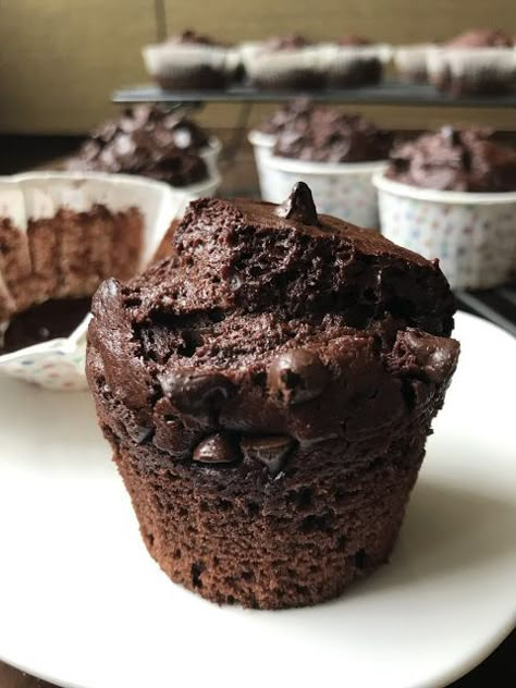 Los mejores muffins de chocolate - Mis recetas favoritas by Hilmar Beautiful Cupcakes, Plum Cake, Chocolate Muffins, Cooking Recipes Desserts, Mug Cake, Cup Cakes, Mini Cakes, Chocolate Cookie, Early Morning